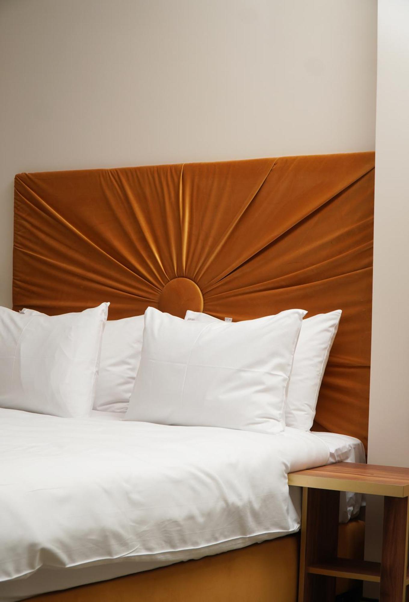Hotel Pietryna Лодз Екстериор снимка