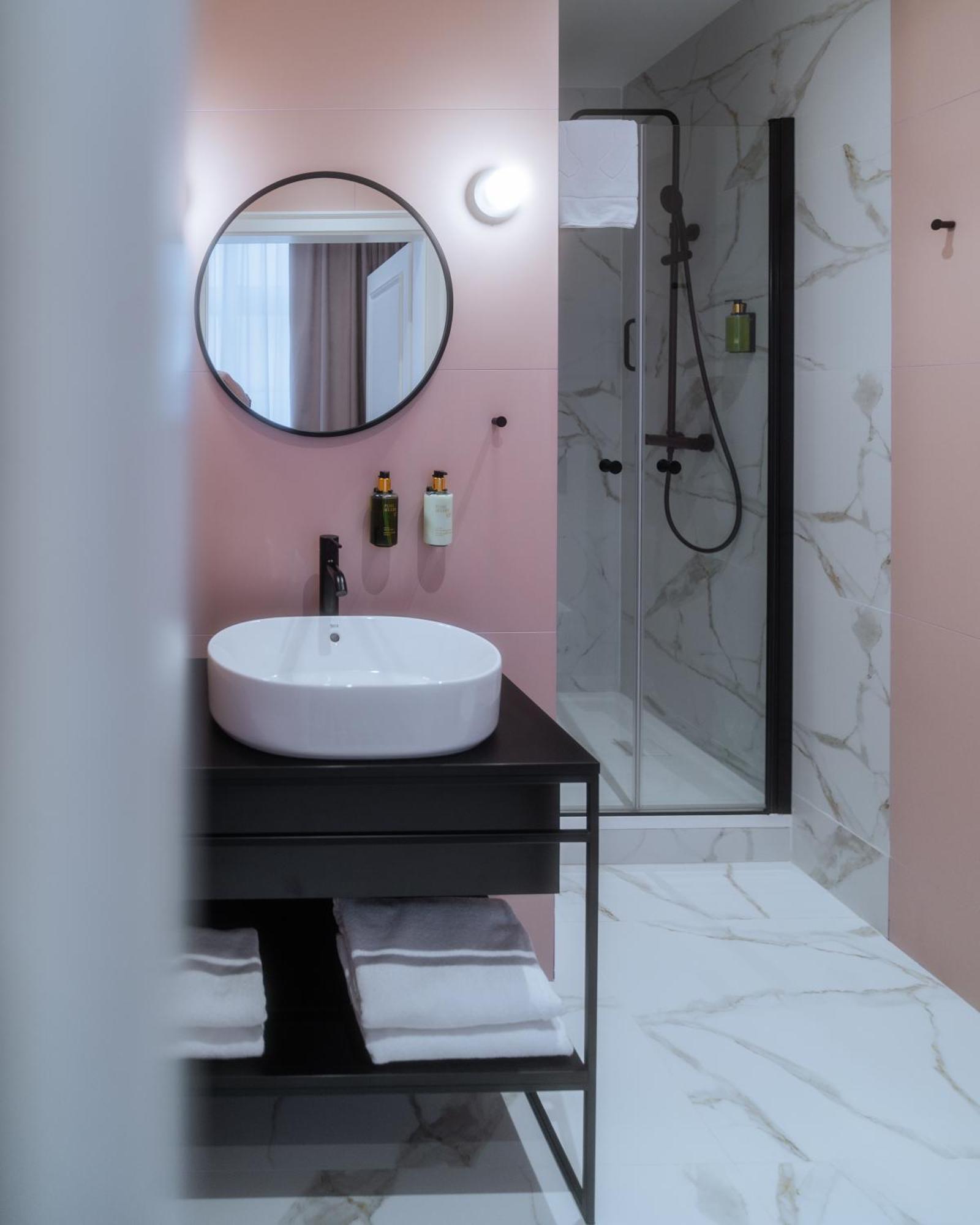 Hotel Pietryna Лодз Екстериор снимка