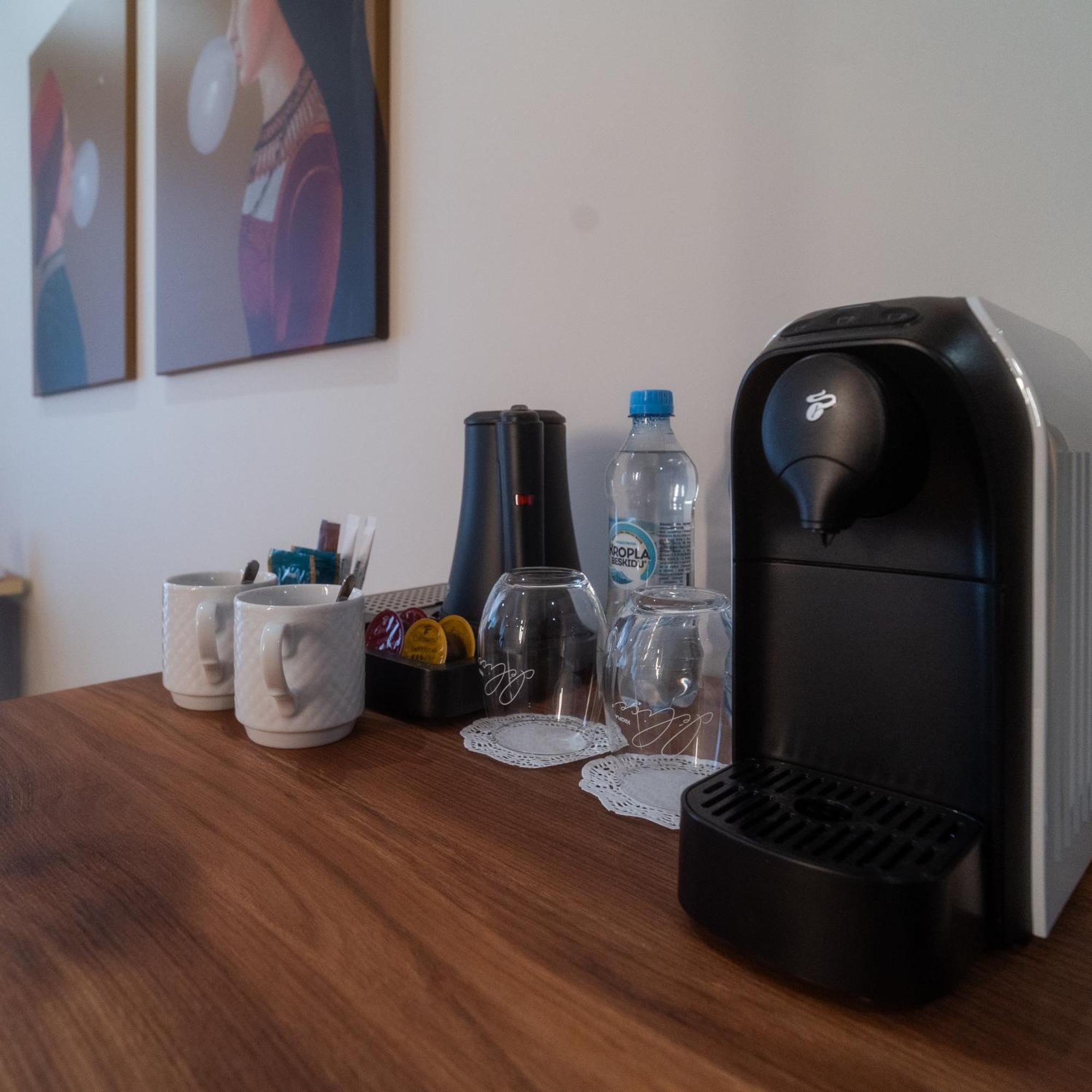 Hotel Pietryna Лодз Екстериор снимка