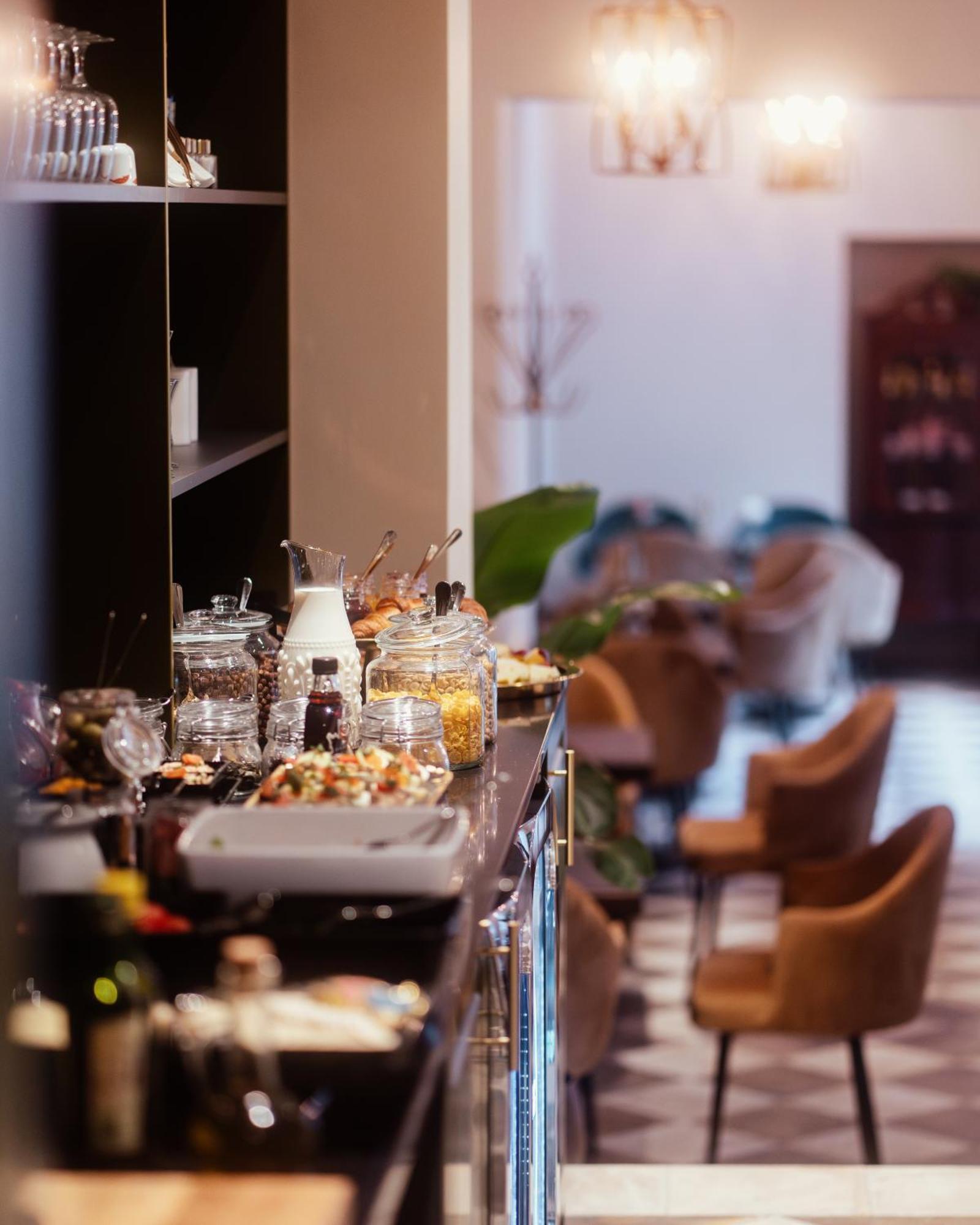 Hotel Pietryna Лодз Екстериор снимка