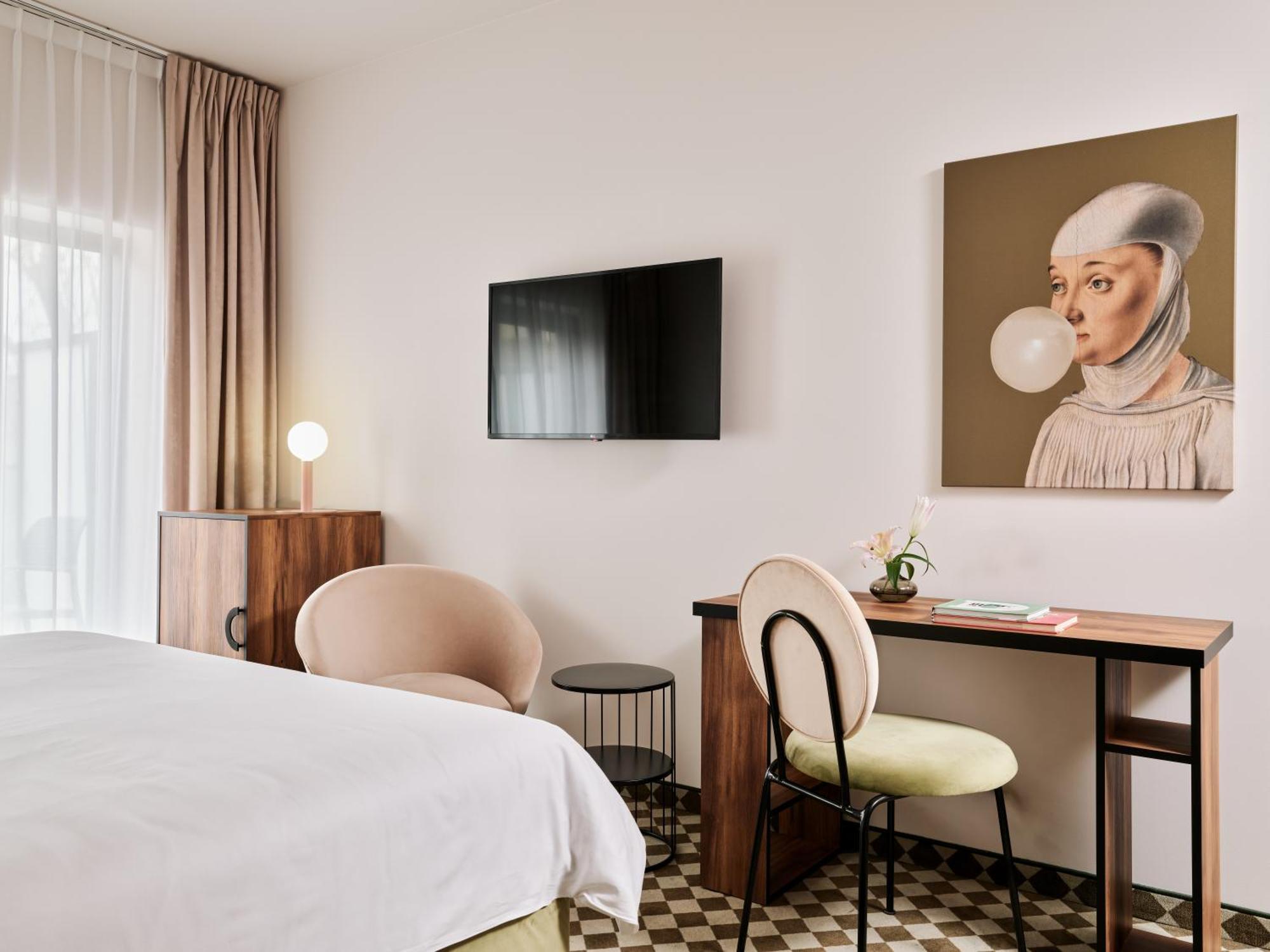 Hotel Pietryna Лодз Екстериор снимка