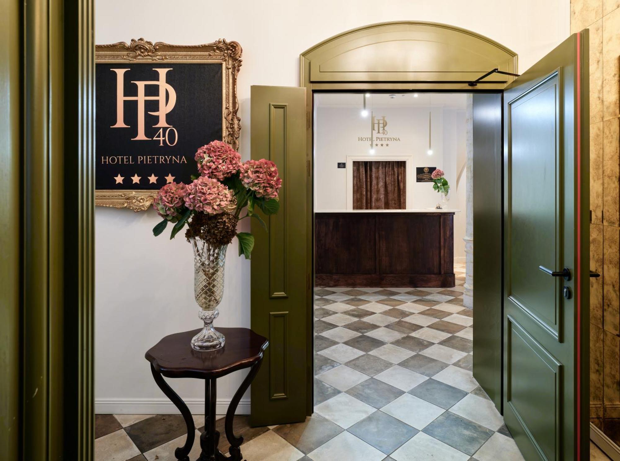 Hotel Pietryna Лодз Екстериор снимка