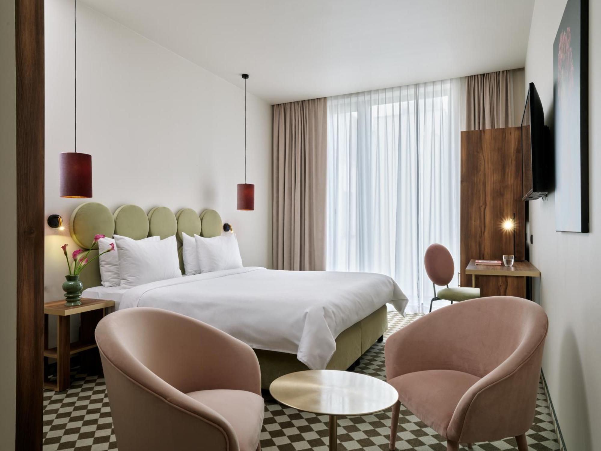 Hotel Pietryna Лодз Екстериор снимка