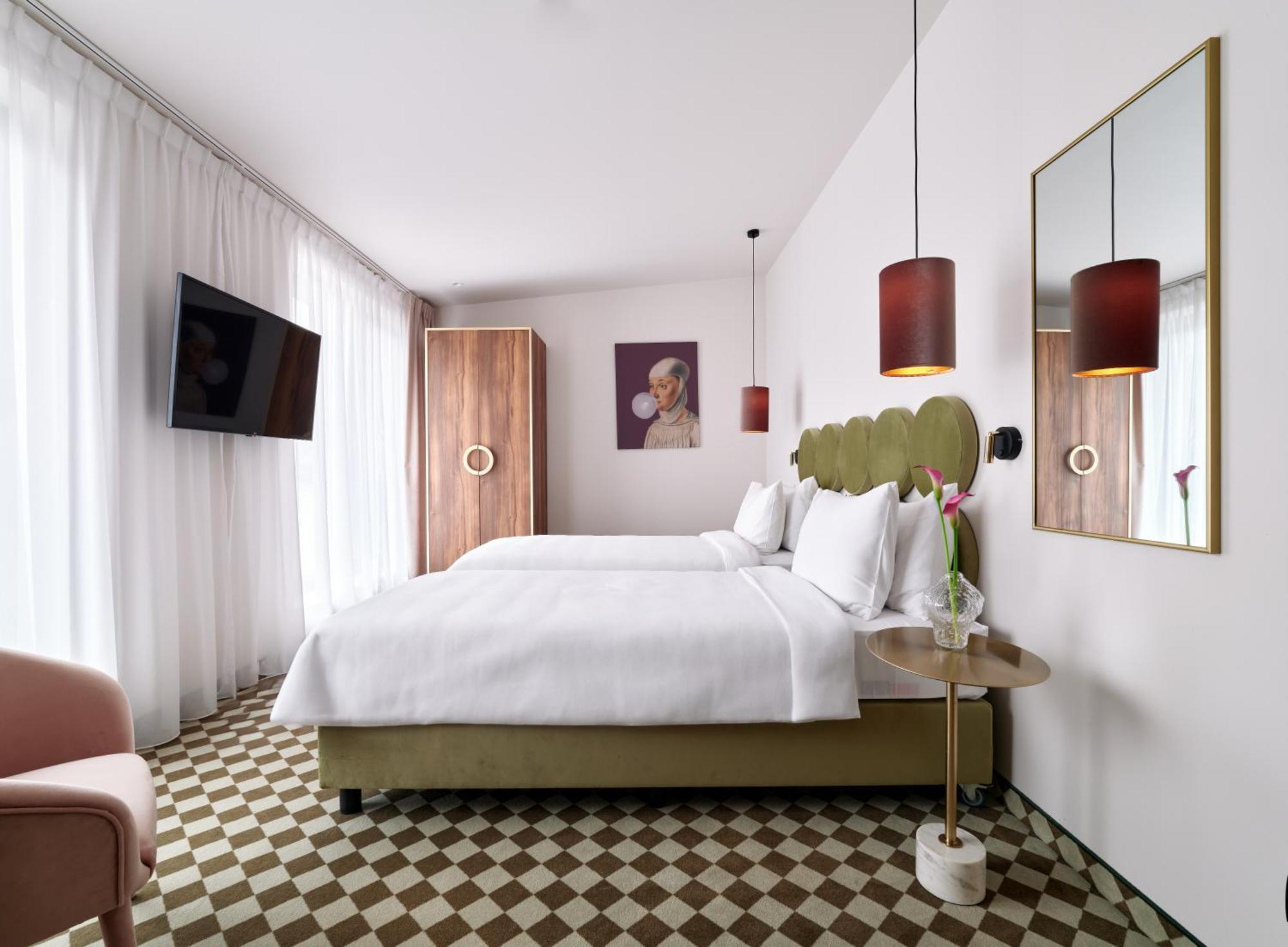 Hotel Pietryna Лодз Екстериор снимка