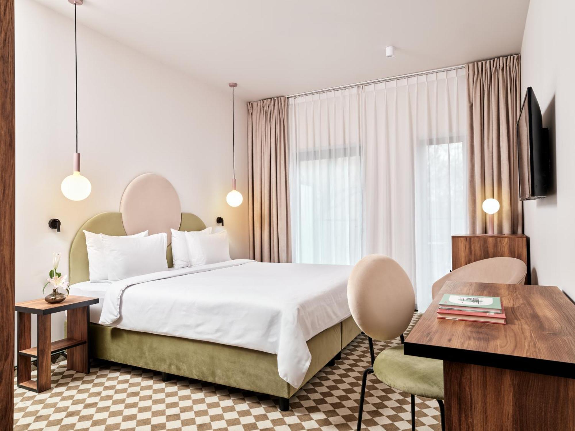 Hotel Pietryna Лодз Екстериор снимка