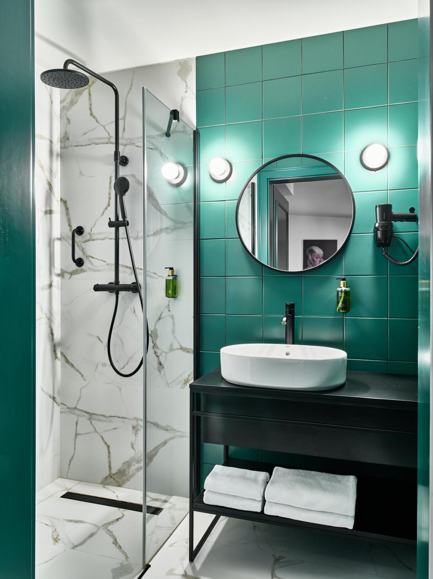 Hotel Pietryna Лодз Екстериор снимка