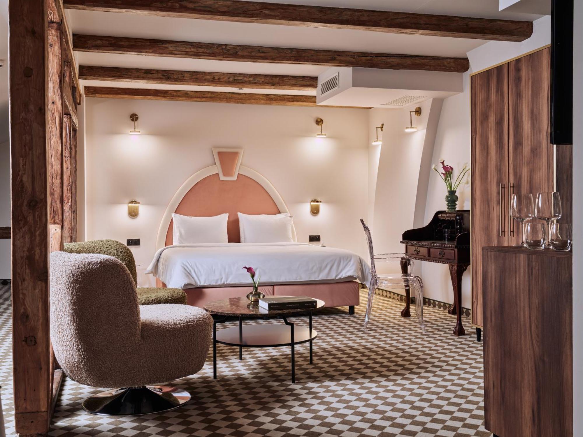 Hotel Pietryna Лодз Екстериор снимка